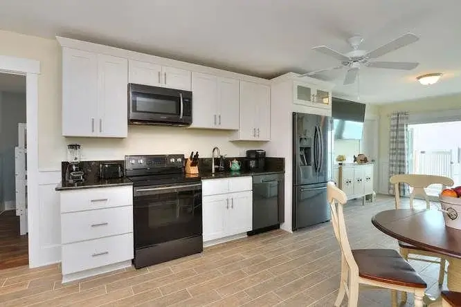 Classic White Shaker collection view 5