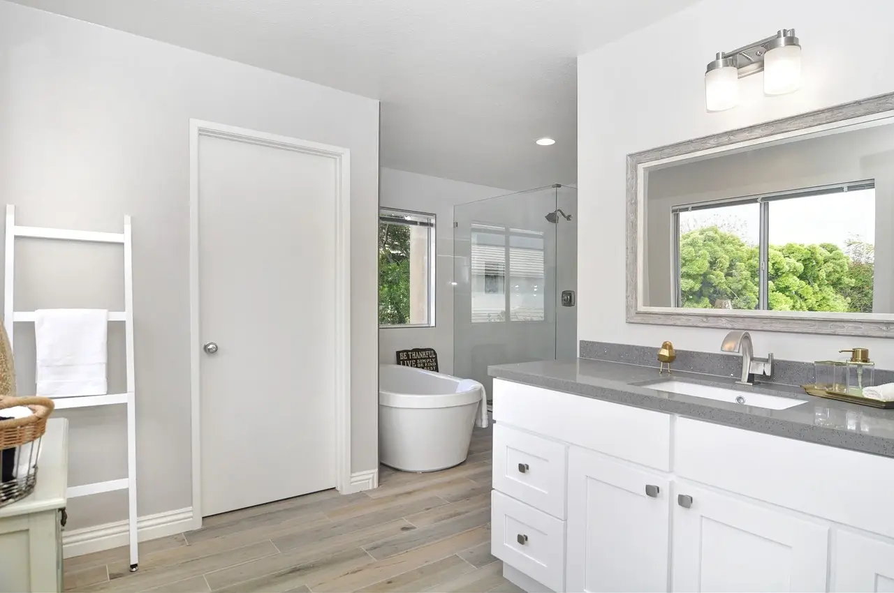Metro White Shaker collection view 3